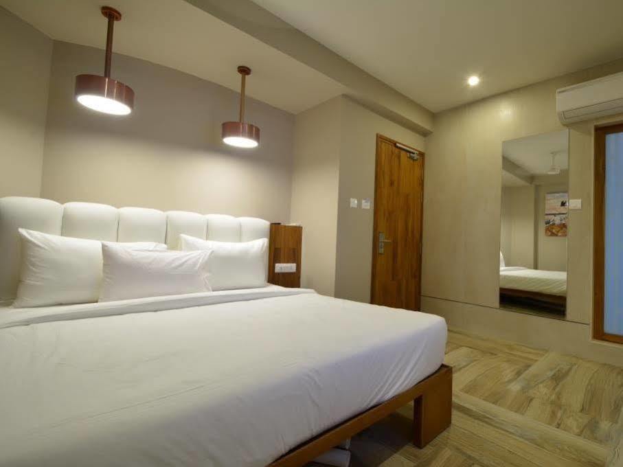 Urbane The Hotel Ahmedabad Ngoại thất bức ảnh